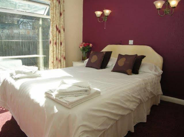 The Chainbridge Hotel Llangollen Exterior foto